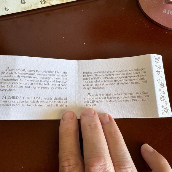 Vintage Avon Porcelain Plate "A Child's Christmas" 1986 22k Gold Trim - Picture 4 of 4